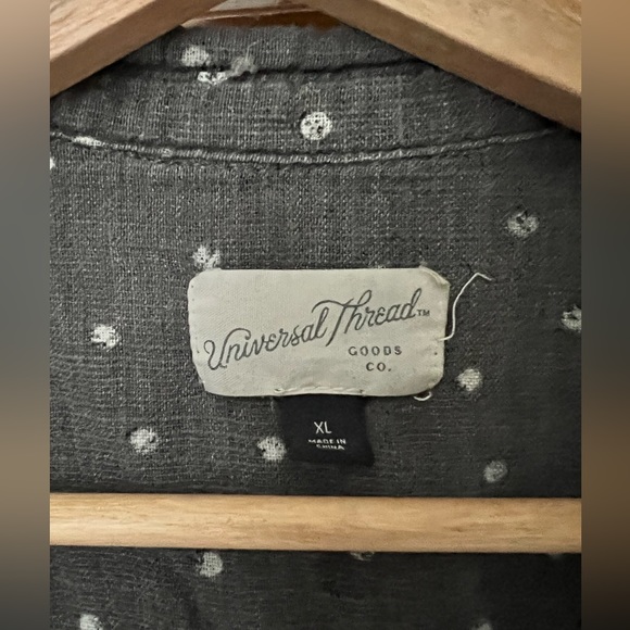 Universal Thread - boxy buttondown in grey with embroidered white dots - Picture 4 of 4